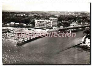 Modern Postcard Pouliguen Loire Atlantique beach and Jetee