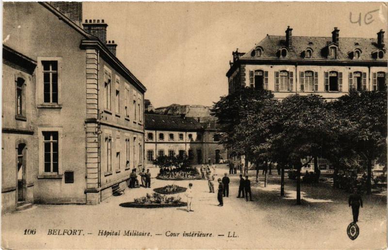 CPA Belfort - Hopital Militaire - Cour intérieure (585075)