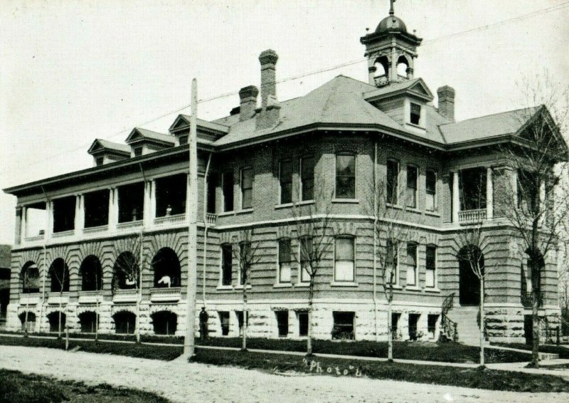 Circa 1910 Sacred Heart Hospital, Garrett , Indiana Vintage Postcard P13