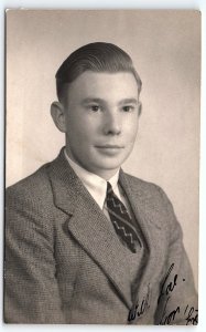 1920s HANDSOME YOUNG MAN IN 3-PIECE SUIT PHOTO RPPC POSTCARD P2483