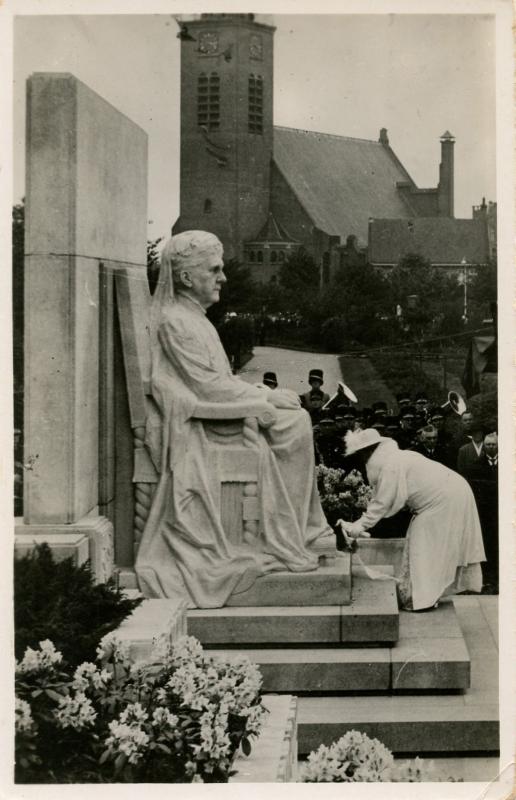 Dutch Royalty -  Memorial of the Queen   *RPPC                    