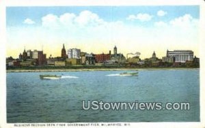 Business Section, Government Pier - MIlwaukee, Wisconsin WI Postcard