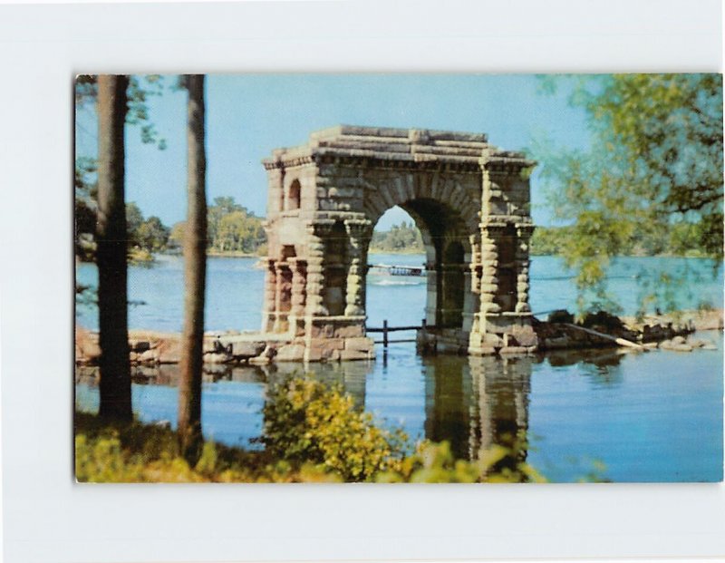 Postcard Arch Of Triumph, Heart Island, Thousand Islands, Alexandria Bay, N. Y.