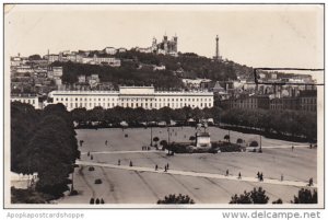 France Lyon La place Bellecour et la colline de Fourviere Photo