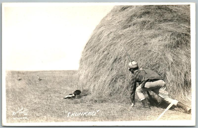 HUNTING VINTAGE 1945 REAL PHOTO POSTCARD RPPC SKUNKED