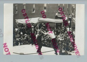 RPPC 1910 WRESTLING MATCH Wrestlers Ring Mat MAIN STREET Crowd Wrestler TIE UP 1