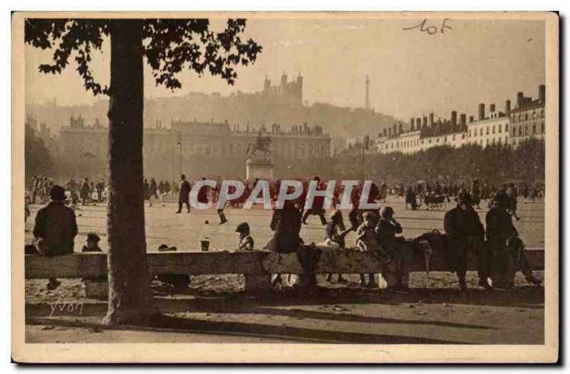 Lyon (Rhone) Place Bellecour - Old Postcard