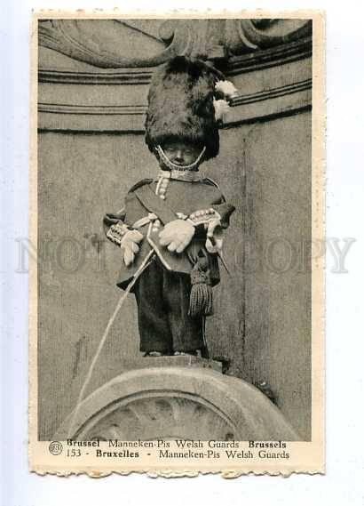 185717 Brussels MANNEKEN PIS Dressed WELSH GUARDS Vintage PC