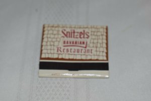 Snitzel's Bavarian Restaurant Freeport Illinois 30 Strike White Matchbook