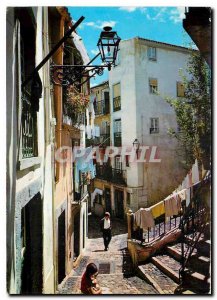 Postcard Modern Lisboa Portugal Rua tipica de Alfama