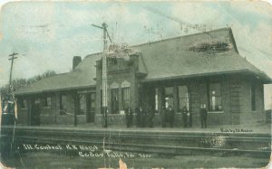 Postcard Cedar Falls Iowa Railroad Depot, People UDB 1915 Postmark DAMAGED