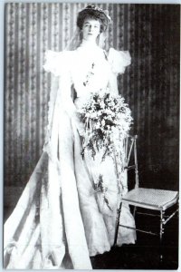 Postcard - Eleanor Roosevelt in her wedding dress - New York