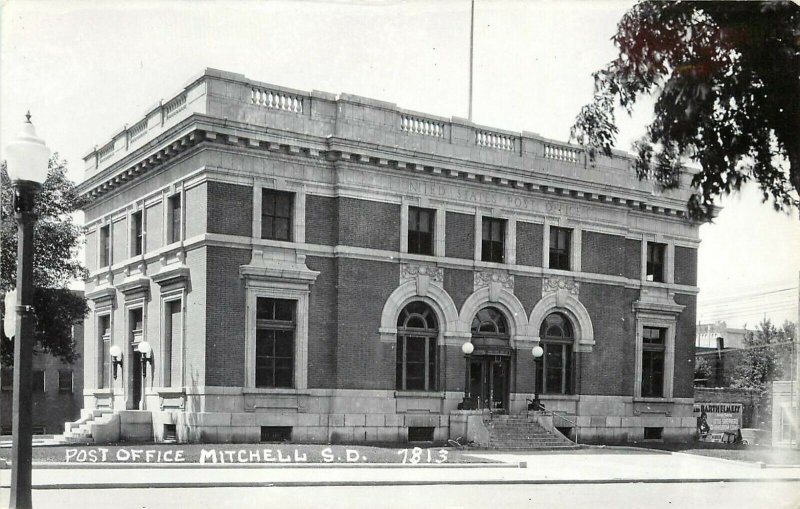 RPPC Postcard; Post Office, Mitchell SD Davison County, LL Cook Co. 7813