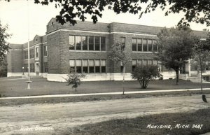 PC CPA US, MICH, MUNISING, HIGH SCHOOL, Vintage REAL PHOTO Postcard (b14915)