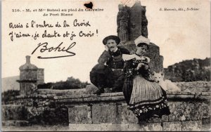 France M. Et M Botrel au pied du Calvaire de Port Blanc Vintage Postcard C217