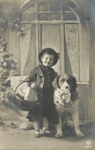 Children portraits & scenes firl gift basket dog rose bouquet hat Belgium