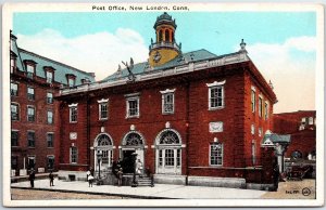 VINTAGE POSTCARD THE POST OFFICE AND STREET VIEW AT NEW LONDON CT c. 1920