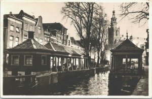 Netherlands Gouda Vismarkt met Korenbeurs Vintage Postcard 01.45