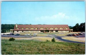 BERKELEY SPRINGS, West Virginia  WV   Roadside CACAPON LODGE ca 1950s   Postcard