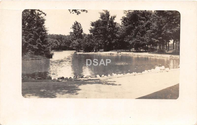 <A16> MICHIGAN Mi Real Photo RPPC Postcard 1913 DETROIT Log Cabin Park Scene