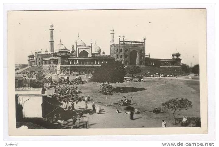 RP  Offering of Ramzan, final Friday Prayer in Jama Masjid, India, 20-40s