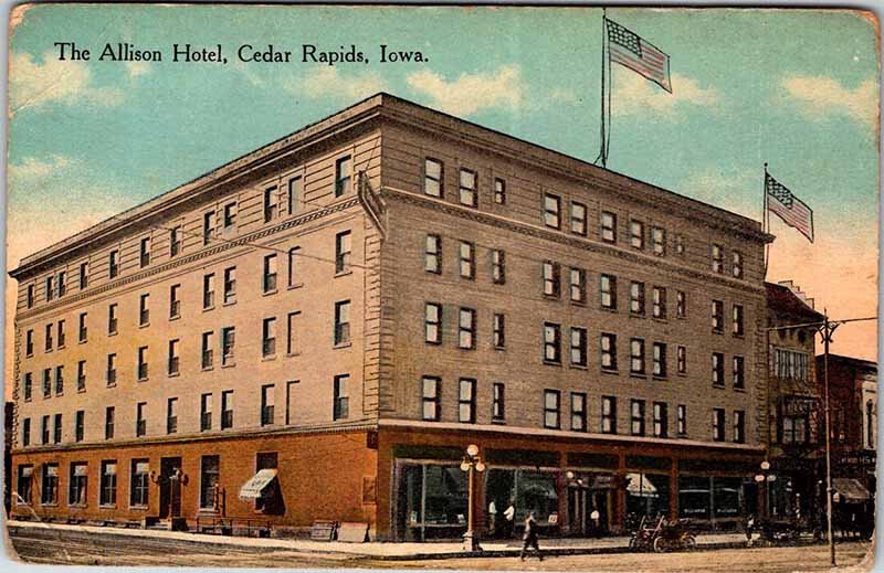 Postcard HOTEL SCENE Cedar Rapids Iowa IA AM6835