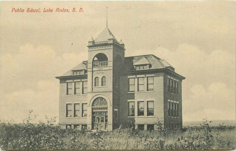 C-1910 Public School Lake Andres South Dakota Qualey Postcard 21-2492