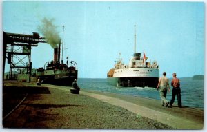 Postcard - View showing the Fuel Docks in the Thousands Islands Region - N. Y.