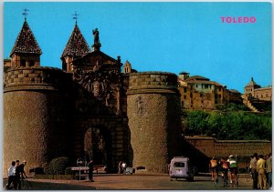 VINTAGE CONTINENTAL SIZED POSTCARD GATE OF BISAGRA AT CASTLE TOLEDO SPAIN