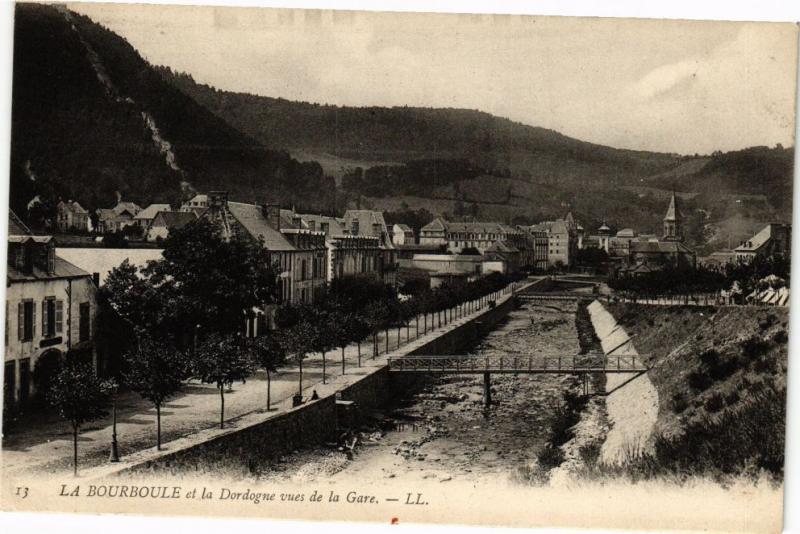 CPA La BOURBOULE et la Dordogne vues de la Gare (221410)