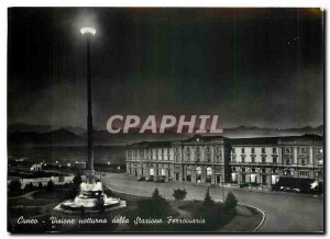 Postcard Modern Cuneo Visione notturna della Stazione Ferroviaria