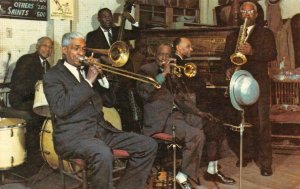 NEW ORLEANS, Louisiana LA    JAZZ BAND On BOURBON STREET  Roadside  Postcard