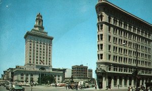 Vintage Broadway and 14th Street, Oakland, Calif. Postcard P132