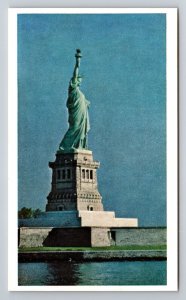 Famous Statue Of Liberty  New York City Bay Vintage Unposted Postcard