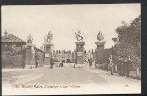 Middlesex Postcard - The Trophy Gates, Hampton Court Palace  RS2735