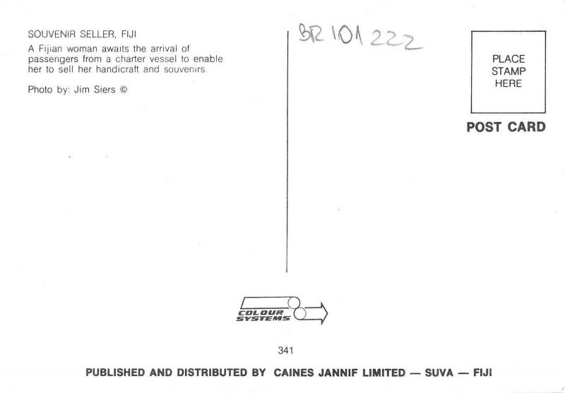 BR101222 seller fiji woman awaits the arrival of passengers ship bateaux types