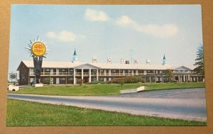 VINTAGE UNUSED  POSTCARD QUALITY COURTS BLUEGRASS LODGE, SHEPHERDSVILLE, KY.