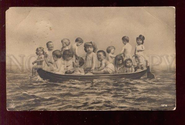 028358 MULTIPLE BABIES in Boat. Vintage PHOTO