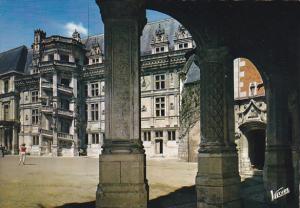 France Blois Cour d'honneur du Chateau L'aile