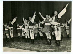 492927 Czechoslovakia 1974 Slovakia dancing in national costumes photo poster 