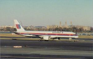 United Airlines Boeing 757-222 At Washington National Airport