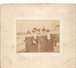 Approx. Size: 3 x 3.25 A picture of five women  Late 1800's Tradecard Non  