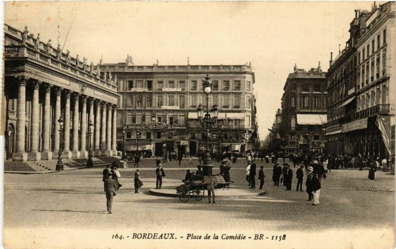 CPA Gironde BORDEAUX Place de la Comédie (982552)