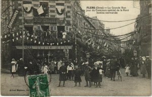 CPA FLERS - La Grande Rue le jour du Concours spécial de la Race bovine (49417)