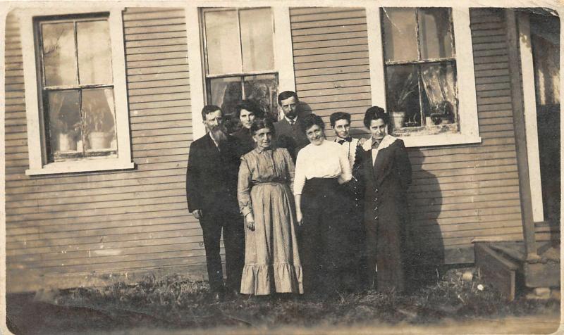 F19/ Holliday Pennsylvania RPPC Postcard photo Family Home