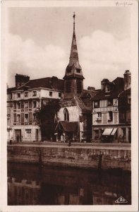 CPA HONFLEUR Les Quais et le Musee (1229792)