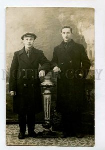 3137711 RUSSIA Leningrad Young men in coats cap Old REAL PHOTO