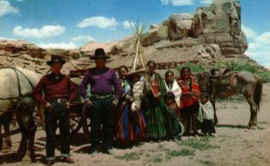 USA Navajo Family On The Reservation New Mexico Postcard 08.65