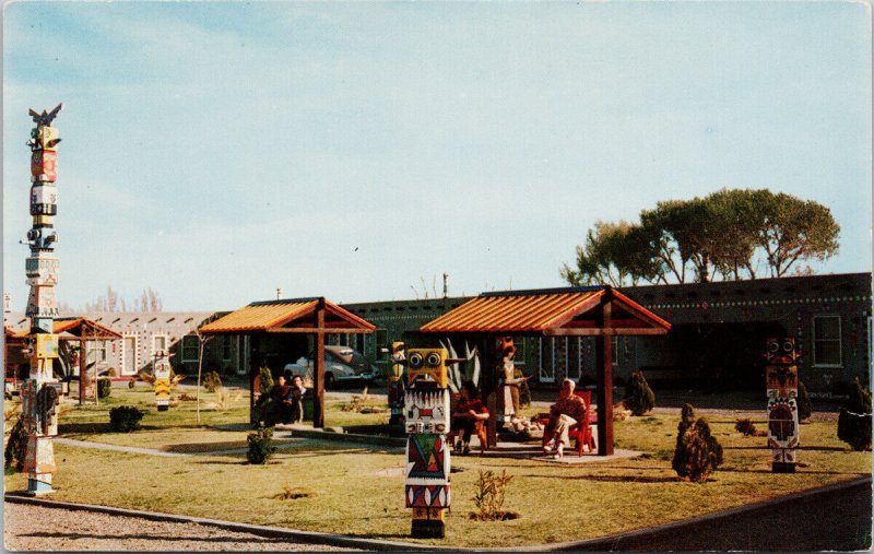 Bowie AZ Home On The Range Motel Totem Poles Bill Hughart Vintage Postcard H19