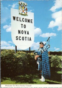 Postcard CAN  Welcome to Nova Scotia - Man in Scottish Tartan playing Bagpipes